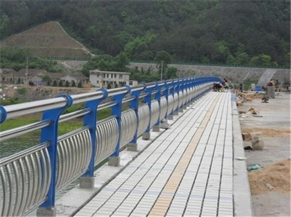 綦江不锈钢桥梁护栏是一种什么材质的护栏
